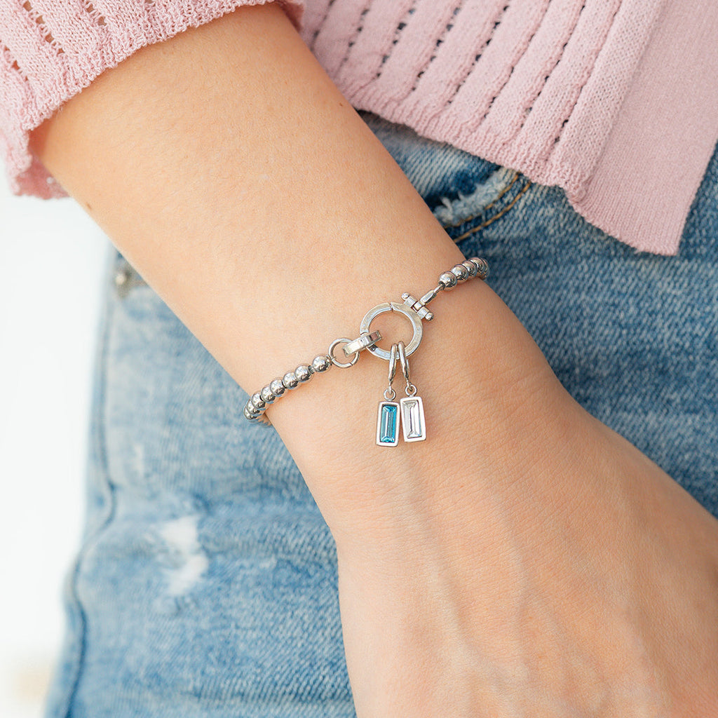 Mint & Lily Bracelet à Perles de Naissance Dorées avec Charmes