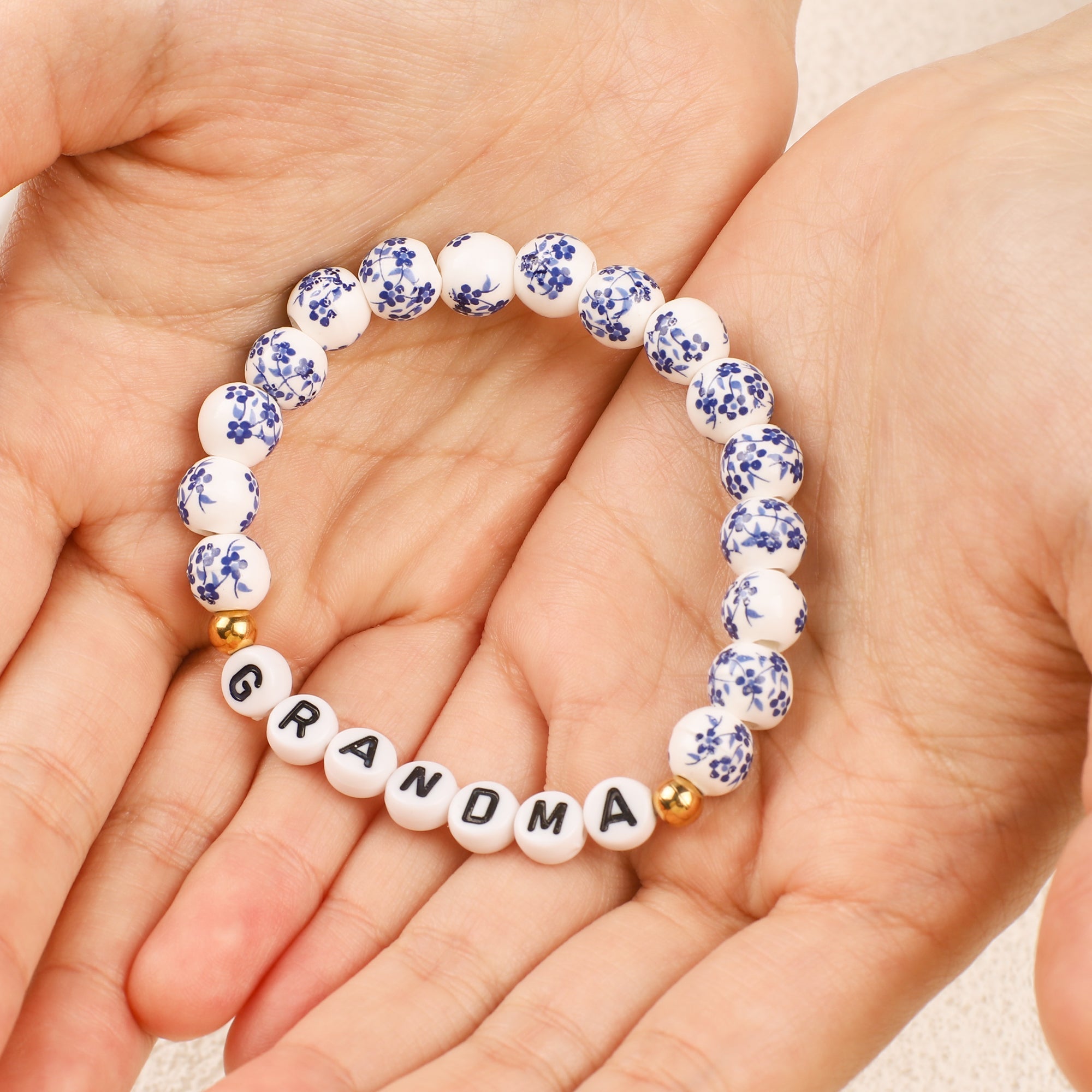 Mint & Lily Bracelet à Perles en Porcelaine Bleue Florale