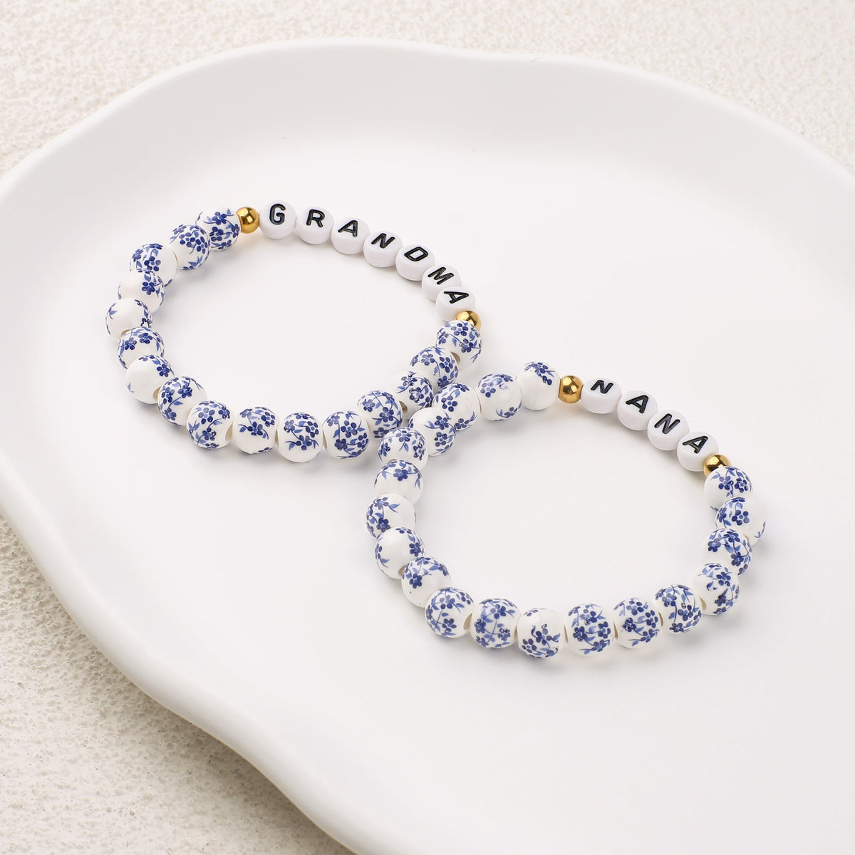 Mint & Lily Bracelet à Perles en Porcelaine Bleue Florale