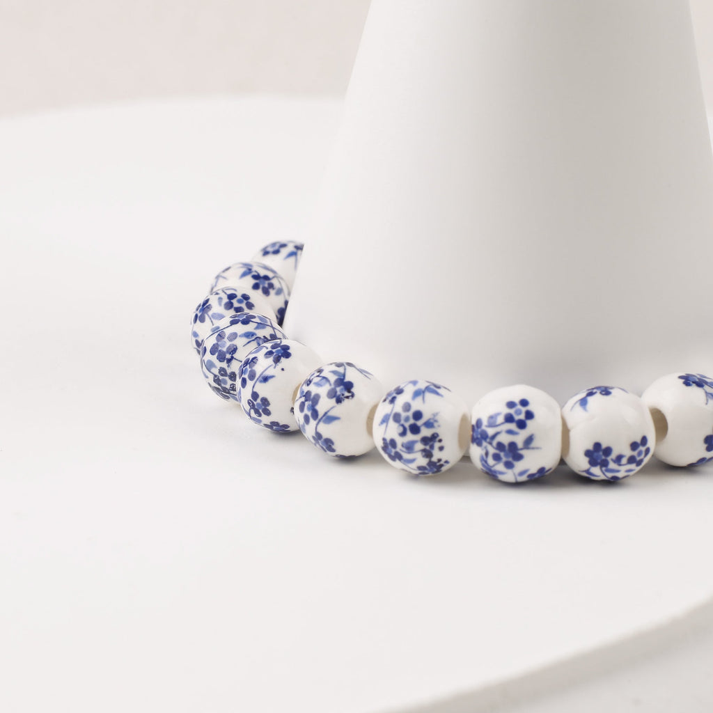 Mint & Lily Bracelet à Perles en Porcelaine Bleue Florale