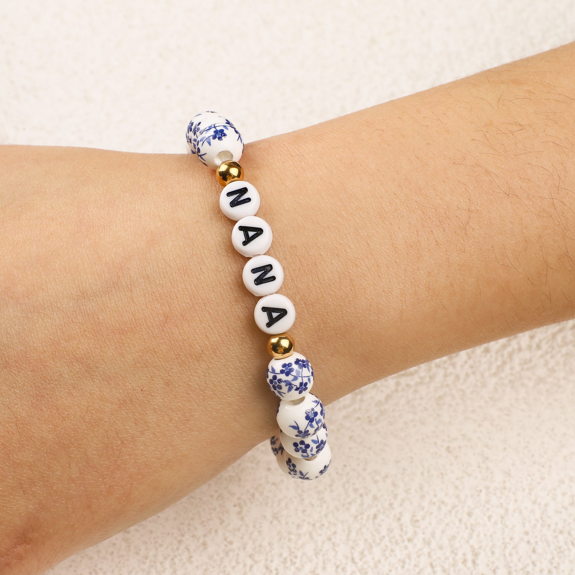 Mint & Lily Bracelet à Perles en Porcelaine Bleue Florale