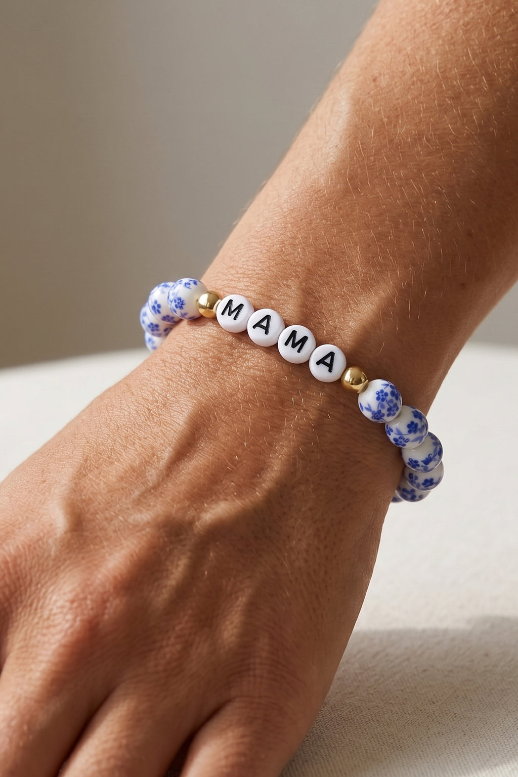 Mint & Lily Bracelet à Perles en Porcelaine Bleue Florale