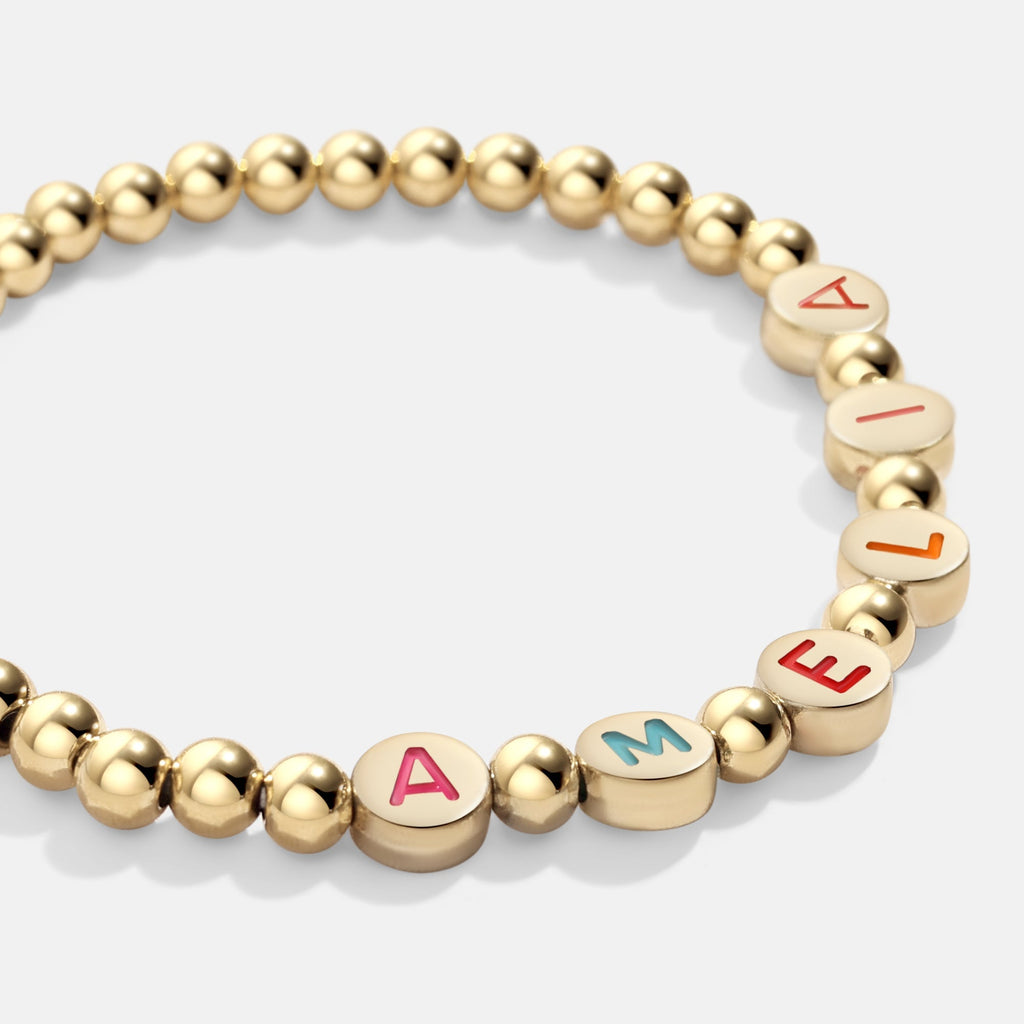 Mint & Lily Bracelet à Perles Dorées avec Lettres Arc-en-Ciel Personnalisables