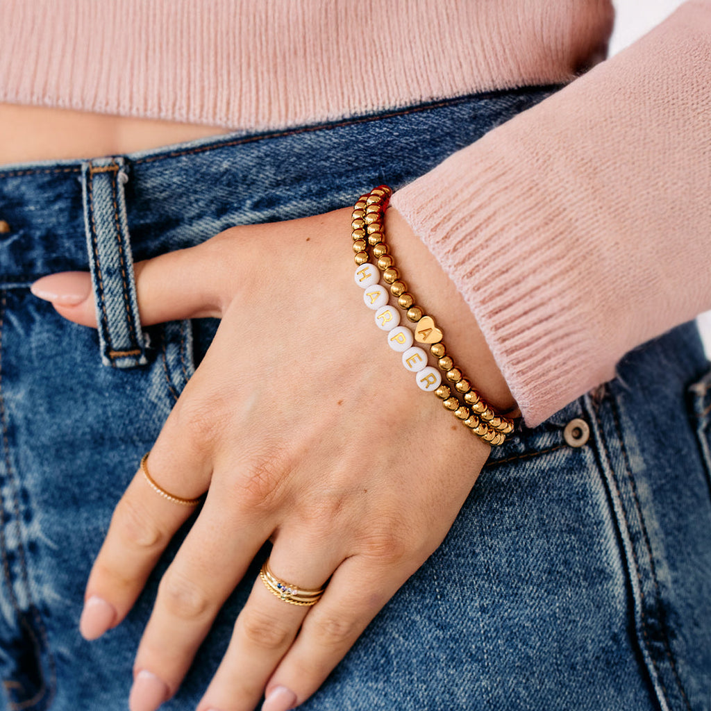 Mint & Lily Bracelet à Perles Dorées avec Initiale Cœur