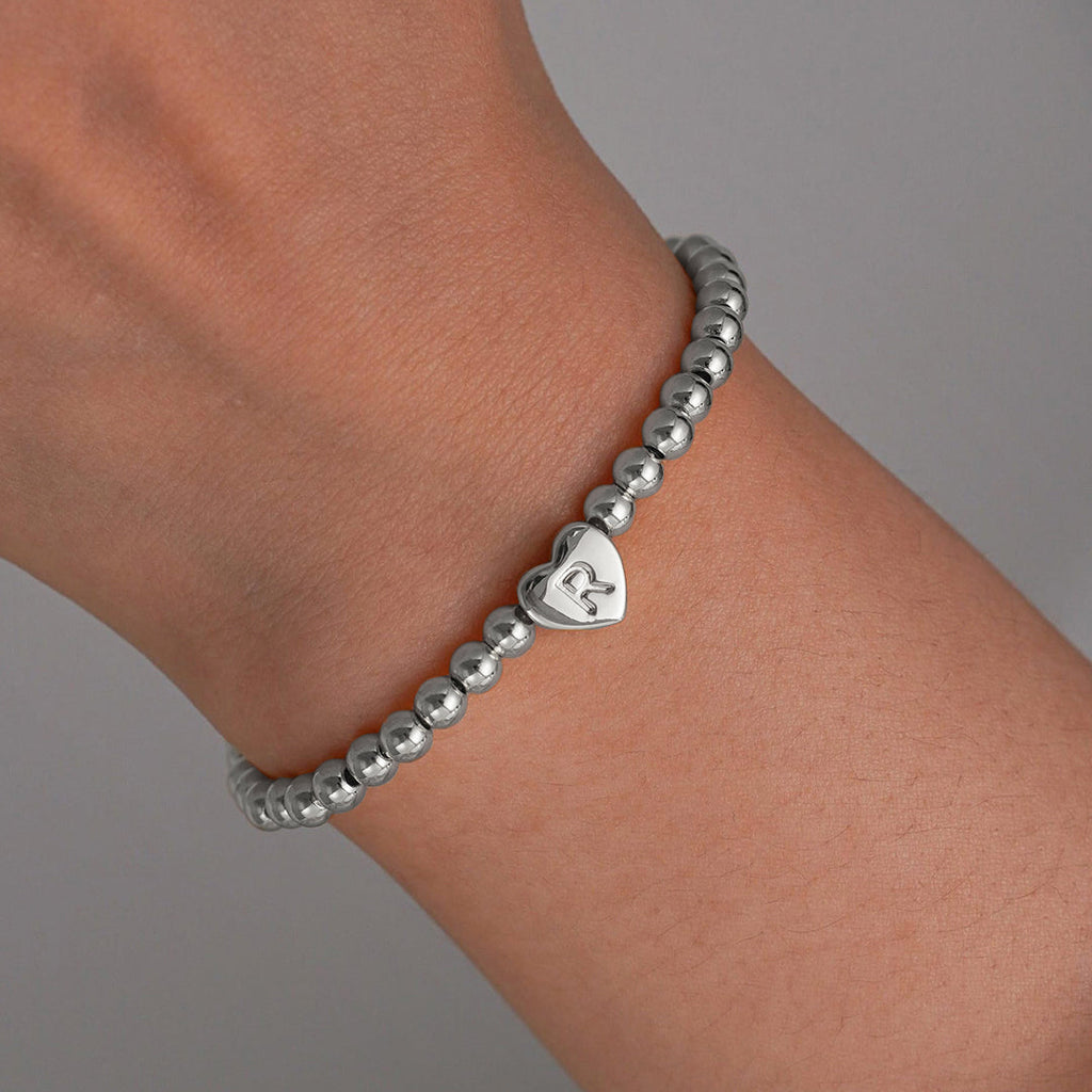 Mint & Lily Bracelet à Perles Dorées avec Initiale Cœur